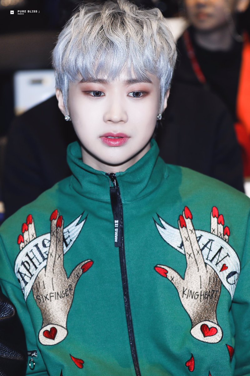 purebliss0511's tweet photo. 190322 서울패션위크
💚😎💚
#이형근 #마르코 #열혈남아 #형근 #HBY #Marco #지구뿌셔 #YOLO #그라피스트만지 #GRAPHISTEMANG #sfw #서울패션위크 https://t.co/Ir5ZLE9lS4