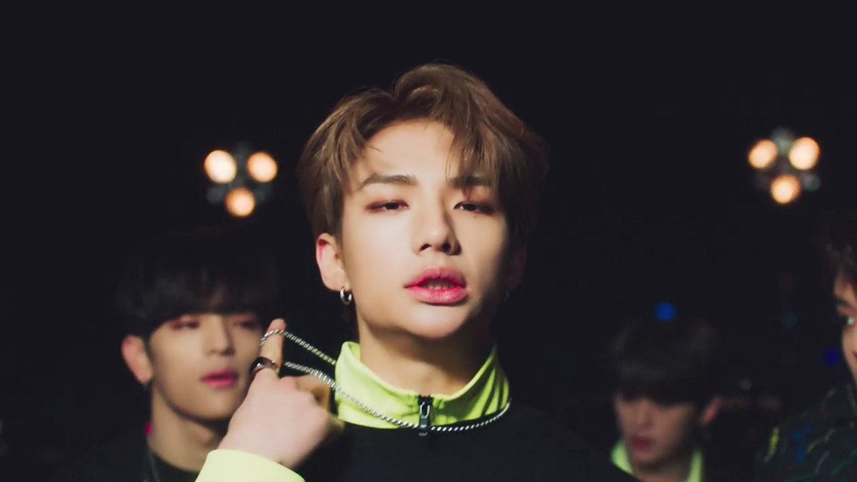 Родители хенджина из stray kids. Хван Хёнджин. Хёнджин miroh. Stray Kids Хёнджин miroh. Хёнджин Stray Kids 2021
