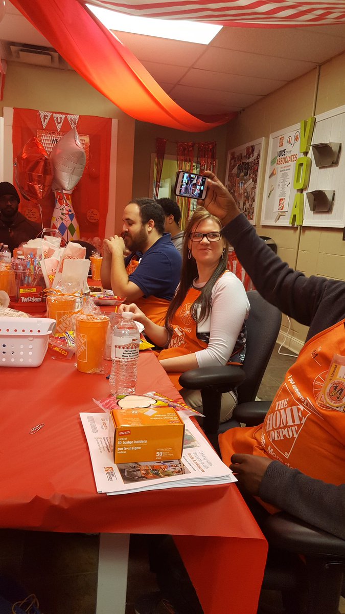 woboat1's tweet photo. Day 3 at 1603 and Chris is doing a great job as our ringleader! #BuiltToBringIt #D164OrangeProud @MYoungson1603 @b_mungul @HDguyDE @TaiatTHD https://t.co/BgkNSeMwUD