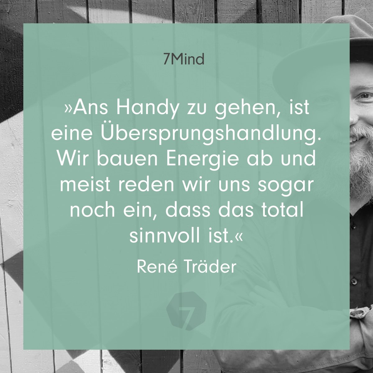 Der schnelle Blick aufs Handy reißt uns häufig aus dem heraus, was wir gerade tun. Der Handy-Check wird zur Übersprungshandlung, zum Zeitvertreib. Doch das muss nicht so sein. René zeigt dir, wie dir das Smartphone helfen kann, noch achtsamer zu sein. 🎧 👉bit.ly/2uhq3Z6