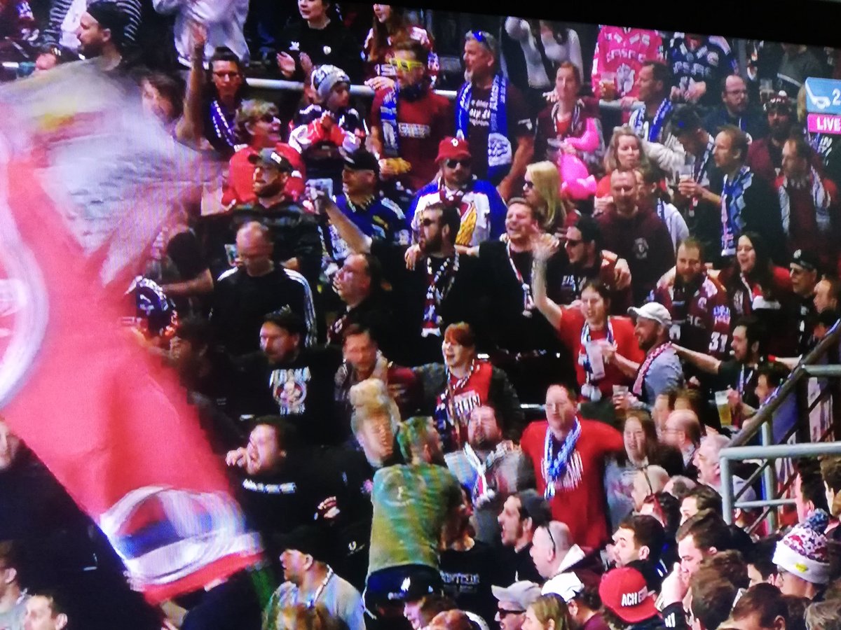 Kadjisha1's tweet photo. Mega Stimmung Bärliner Fans. Macht weiter so. Man denkt (laut Stimmung) man spielt in Berlin.
#ehc #eisbaerenberlin #eisbärenberlin #delpo19 #ebb #geilstezeit https://t.co/d9N21BJGNC