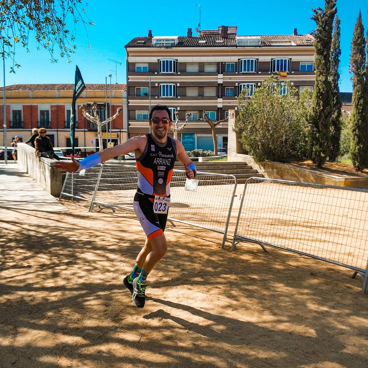 EduArranzN's tweet photo. Primer duatlon de la temporada realizado. La foto refleja lo que es para mi: esfuerzo y diversión. Más detalle mitad de la semana en el blog 
#Triatlon #triathlon #Running #triathlete #triatleta #duatlon #bike #run #cycling #TodoSuma #HakunaMatata #CATParquesol https://t.co/YwGV4YDgsx