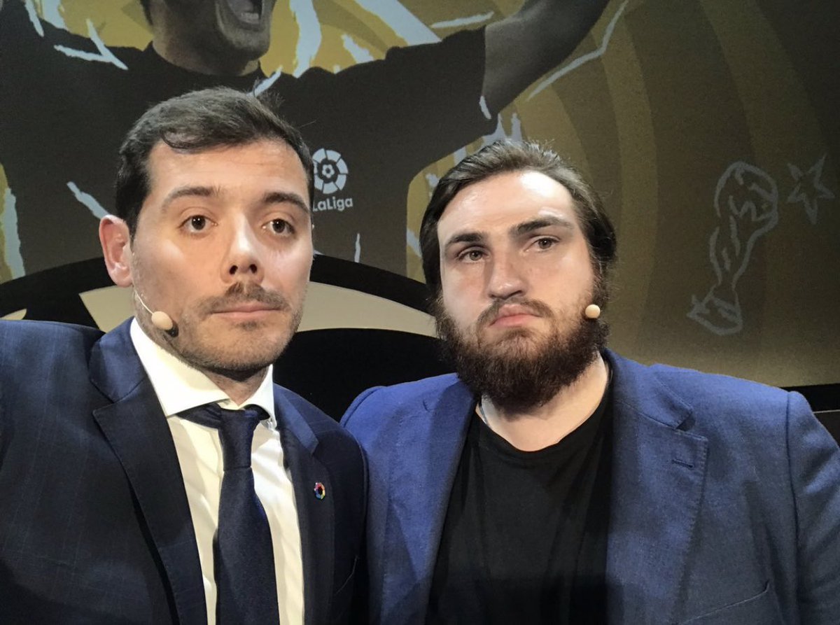 IbaiLlanos's tweet photo. Parad de cambiarme la cara cada vez que me saco una foto con alguien porque me estáis creando un trauma de por vida https://t.co/xrnFqiA9p6
