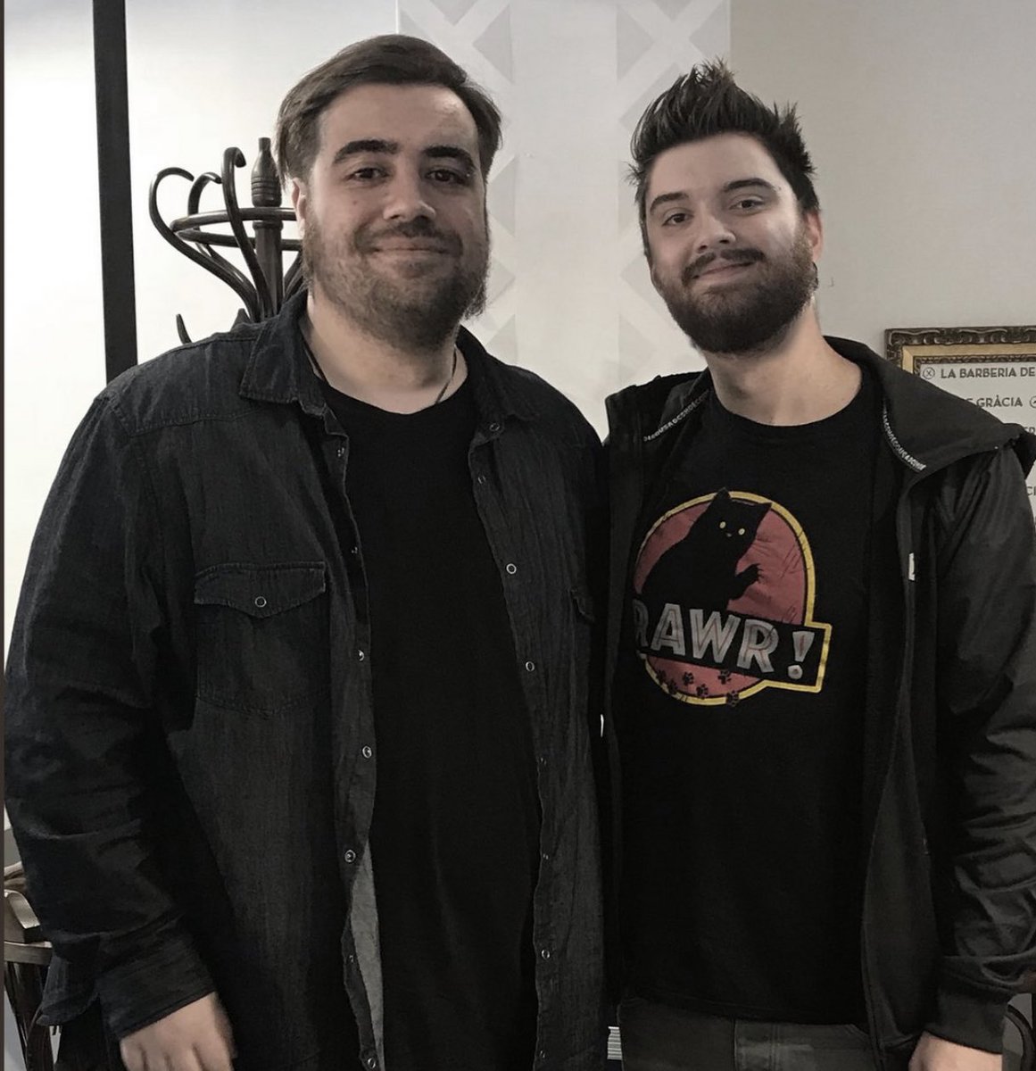 IbaiLlanos's tweet photo. Parad de cambiarme la cara cada vez que me saco una foto con alguien porque me estáis creando un trauma de por vida https://t.co/xrnFqiA9p6
