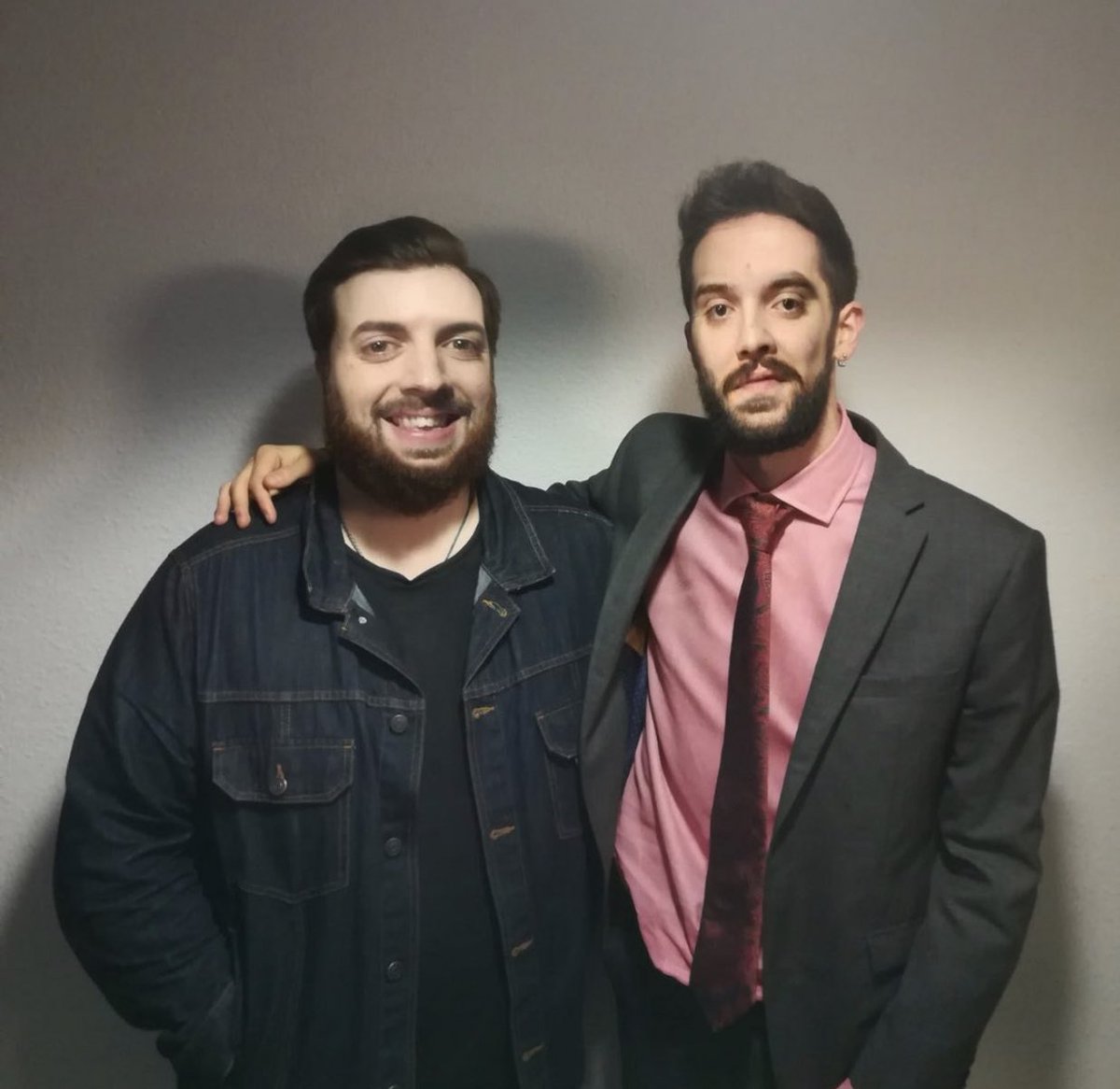 IbaiLlanos's tweet photo. Parad de cambiarme la cara cada vez que me saco una foto con alguien porque me estáis creando un trauma de por vida https://t.co/xrnFqiA9p6