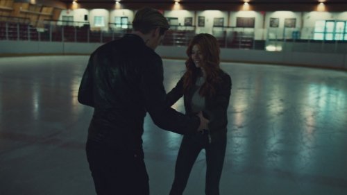BasicShadowStuf's tweet photo. Who said Shadowhunters will never have a musical episode? High School Musical on ice? #WereBreakingFree #Shadowhunters 3x14 https://t.co/OGUcRq42z6