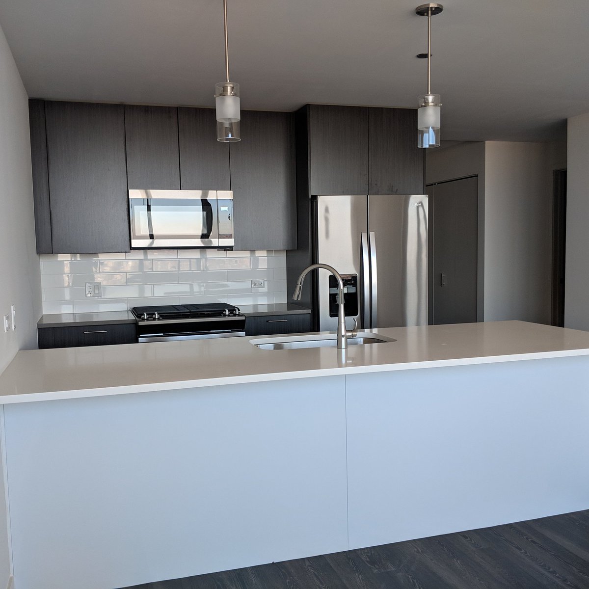 811Uptown's tweet photo. Anyone can be a chef in a kitchen like ours! Call at 773-831-6098 for more details.
#kitchengoals #liveituptown #eightelevenuptown #811uptown #chicagospring #chicago #uptownchicago #chicagoland #chi #chicity #downtownchicago #chicagoapts #chicagolife #chicagodevelopments #leaseup https://t.co/tKaa5PoMR0