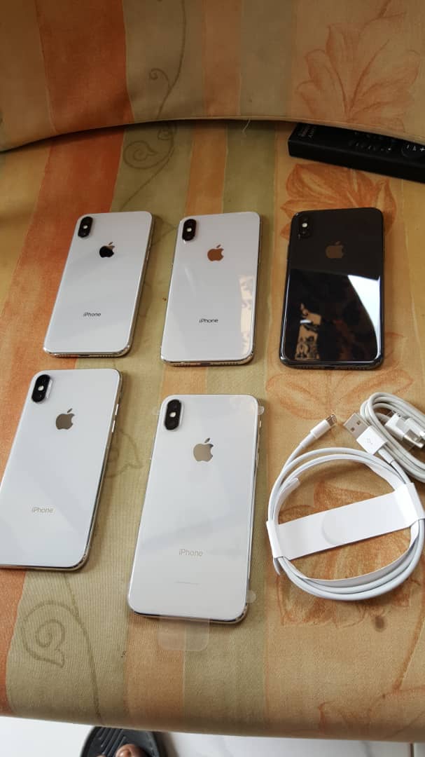 MultimediaSen's tweet image. iphones X 64Gb de mémoire neuf venant des USA avec leurs cables de chargement d'origine à seulement 400000Fcfa
Contact: 771109454 ou whatsapp
