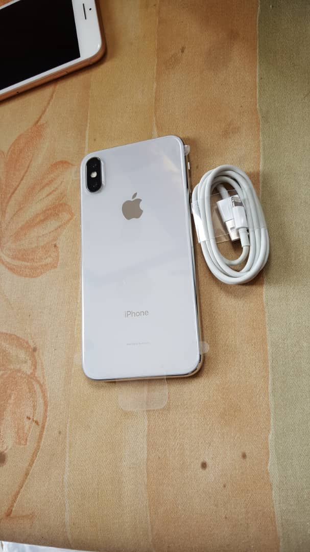 MultimediaSen's tweet image. iphones X 64Gb de mémoire neuf venant des USA avec leurs cables de chargement d'origine à seulement 400000Fcfa
Contact: 771109454 ou whatsapp