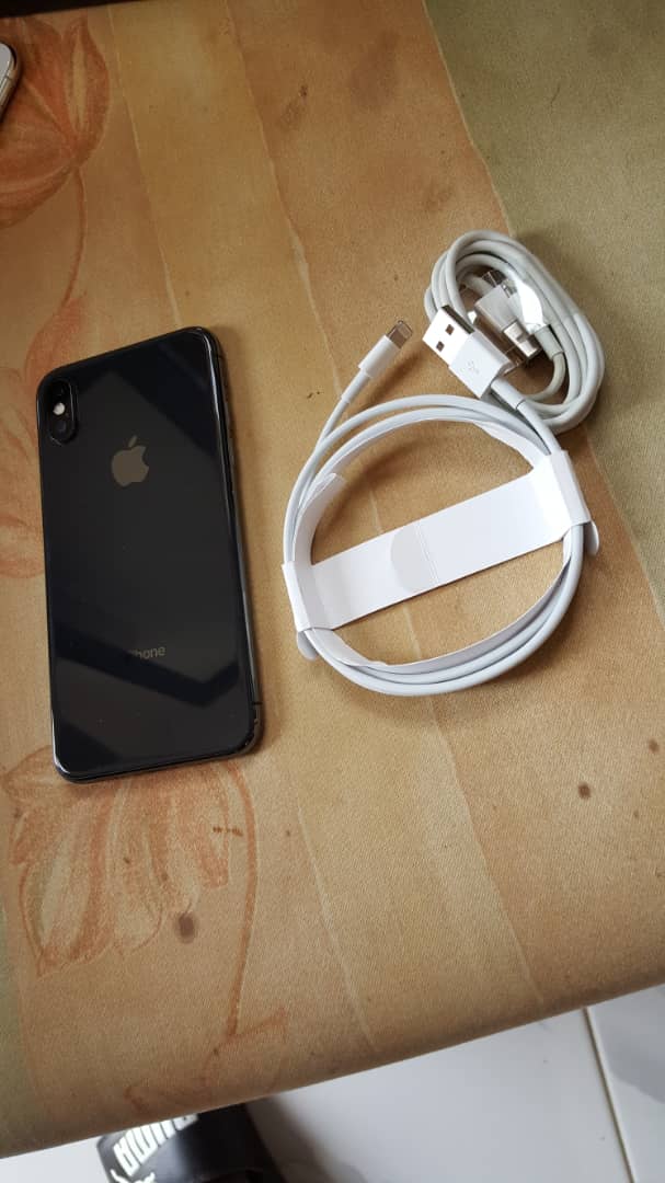 MultimediaSen's tweet image. iphones X 64Gb de mémoire neuf venant des USA avec leurs cables de chargement d'origine à seulement 400000Fcfa
Contact: 771109454 ou whatsapp