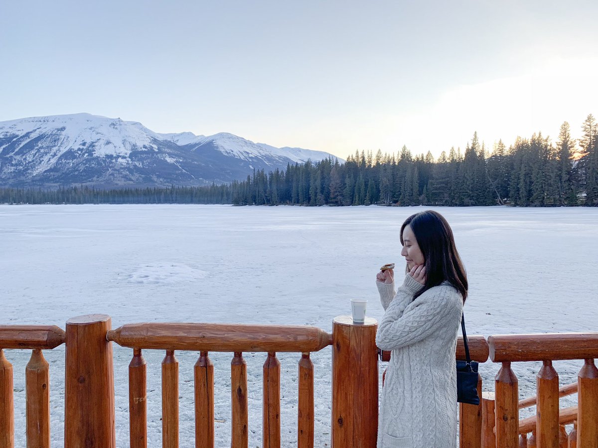 Alvin_Tse_'s tweet photo. Just #chilling with #love , #cocoa , #smores , and #rocky @FairmontJPL in #Jasper .
.
.
.
#GA #EDMED #FJPL https://t.co/n2G3DG79Mn
