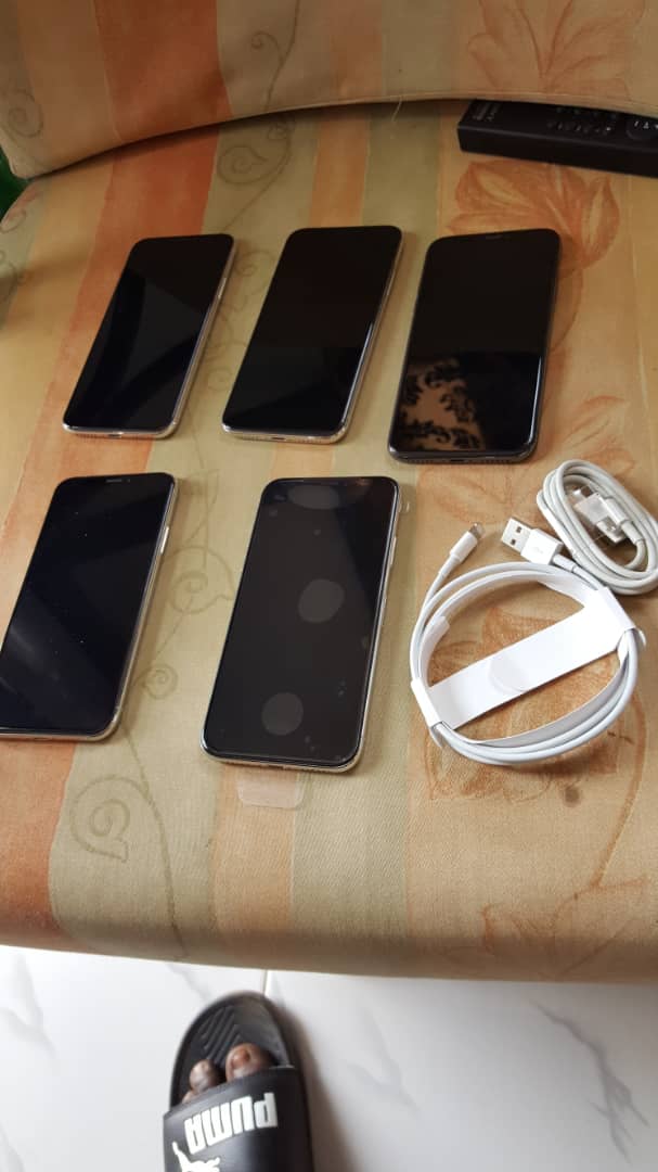 MultimediaSen's tweet image. iphones X 64Gb de mémoire neuf venant des USA avec leurs cables de chargement d'origine à seulement 400000Fcfa
Contact: 771109454 ou whatsapp