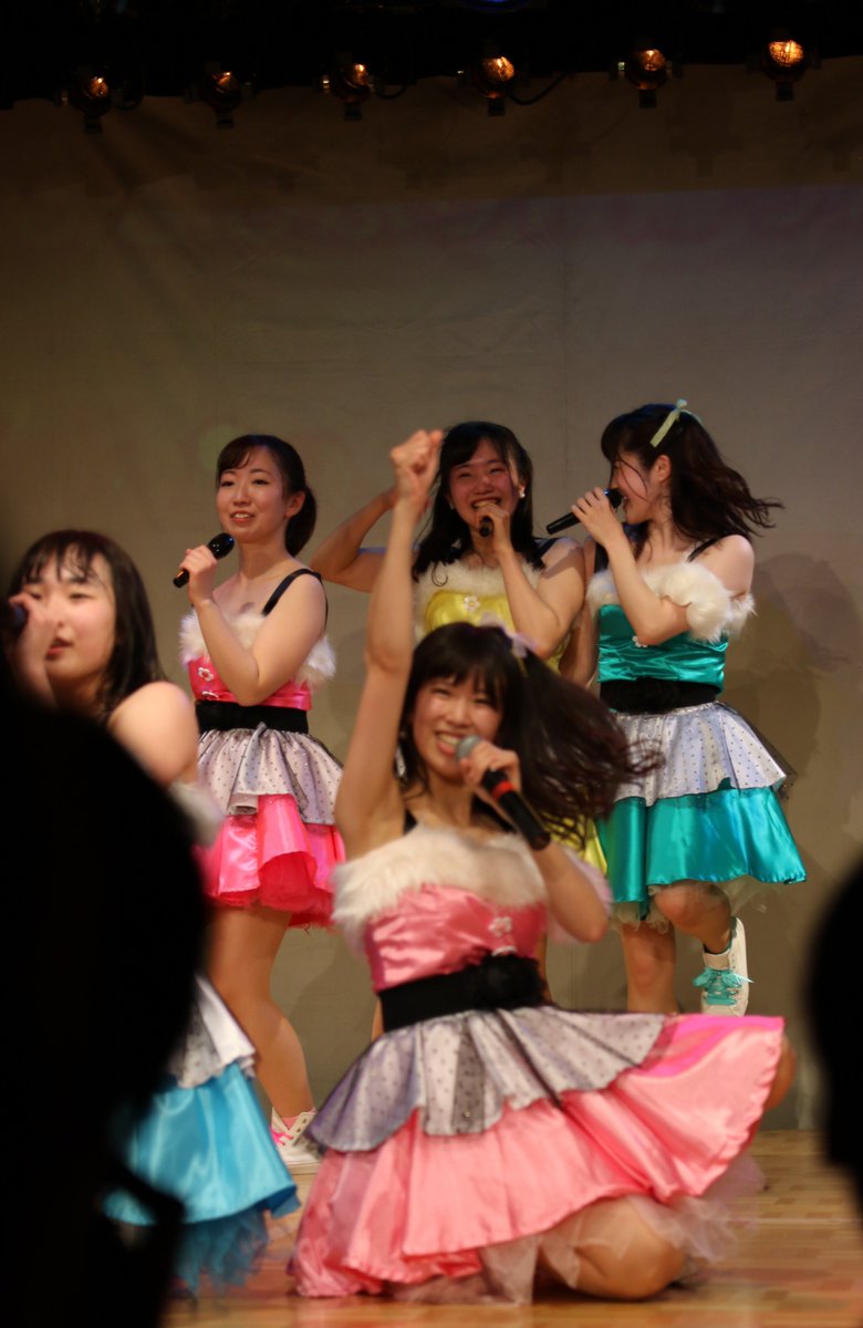 realtukaji's tweet photo. Movin'girls 動画その1（14分）
①What is Love?(モー娘)
②BUNBUN NINE9'(Cheeky Parade)
③君のことが好きだから(AKB48)
④会いたい 会いたい 会いたいな( ℃-ute )
⑤PUSH(モモクロ)
３列目から手持ちで撮ったので、、、
https://t.co/D3KRxJ0TDG

#ユニドル #Movingirls 
2019.3.22 ことにパトス https://t.co/26xQn8IhqA