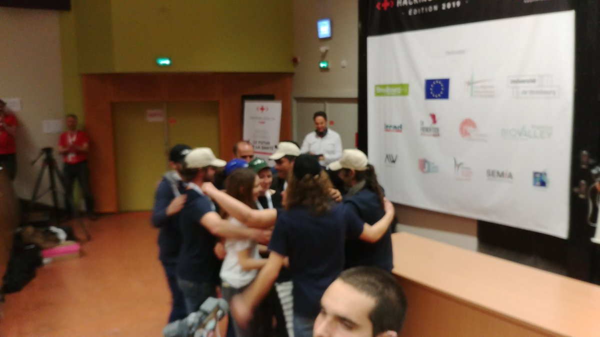 Énormément d'émotion chez la Team Schizap, merci à tous et à Nicolas pour ton humilité, ta pudeur et de nous avoir confié tes difficultés, tout le Camp 2019 est avec toi,
RT massif svp !! 
 #hhcamp