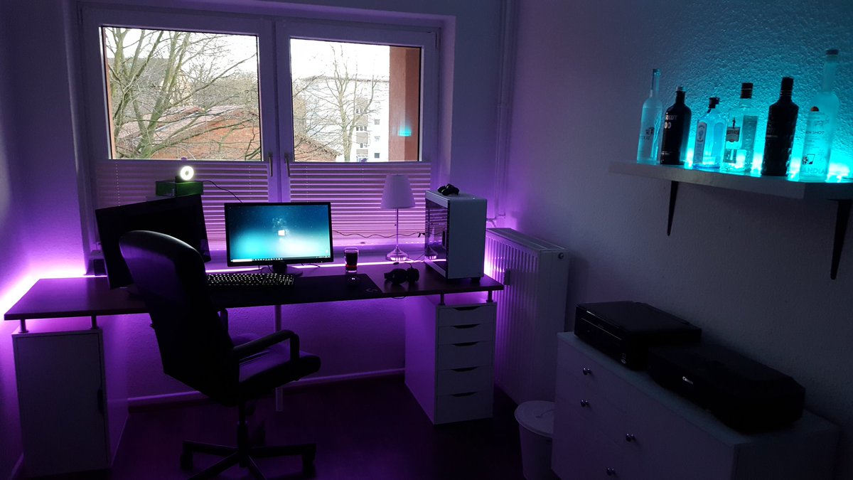 Streame um 19 Uhr Apex Legends! Schaut vorbei 💙
twitch.tv/schlexus