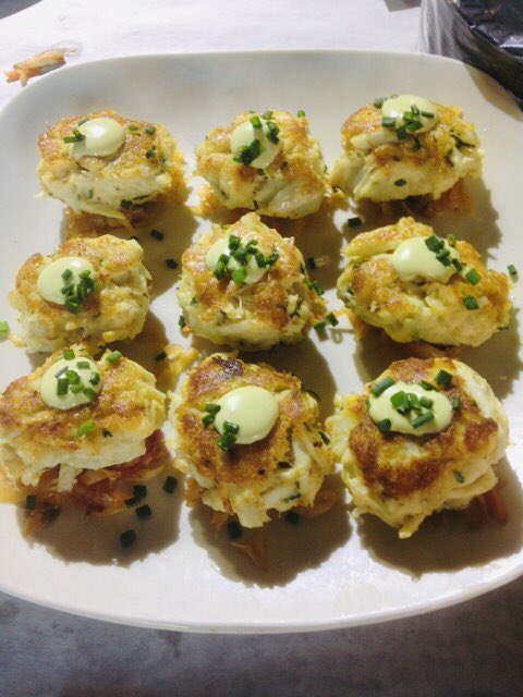 RealChefJ's tweet photo. #yes #please ⁦@RealChefJ⁩ #crab #cake #loveit #awardwinning How many could u eat ⁦@TheRock⁩ ???
Come on ⁦@GordonRamsay⁩ my crab cakes are better than urs! #cheflife https://t.co/MaiN7qFduv