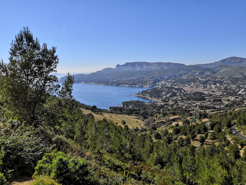 GuyJB84's tweet photo. La route des crêtes ! #cassis https://t.co/SjrbEVQn4F