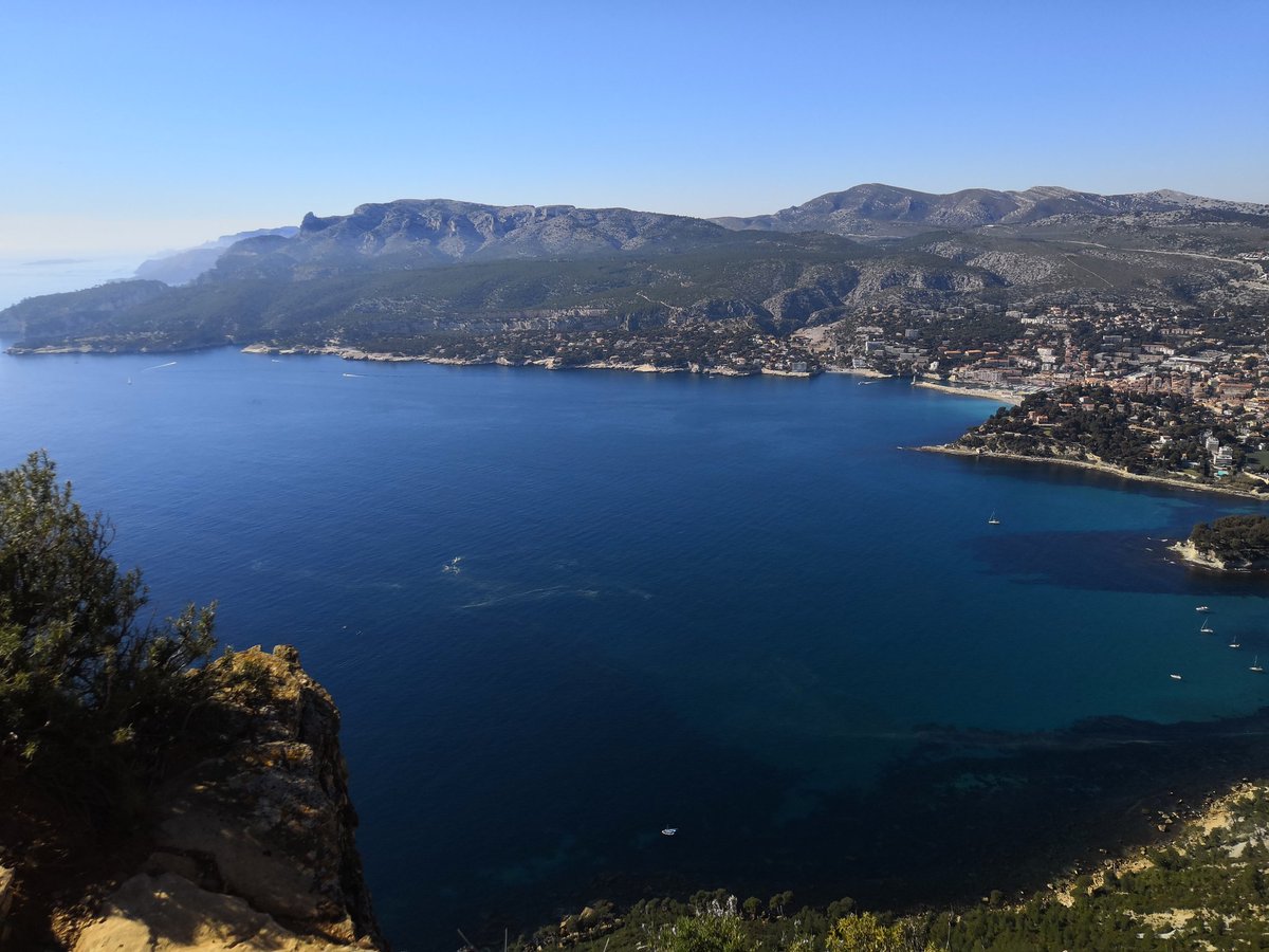 GuyJB84's tweet photo. La route des crêtes ! #cassis https://t.co/SjrbEVQn4F