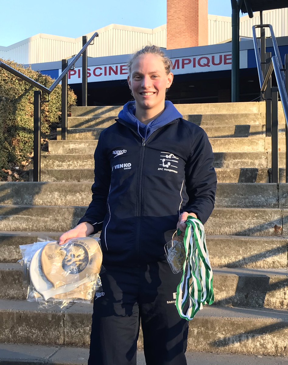 ZPCHoogeveen's tweet photo. Alinda Dingshoff die dit weekend in #Seraing #Luik 19x gezwommen heeft met daarvan 10 finales
gaat naar huis met:
4x🥇
3x🥈
1x🥉
En won hiermee het algemeen klassement bij de dames wat haar € 400,- opleverde
@SpeedoNL
#Hoogeveen
#Steigerplank.com https://t.co/Fs9dR69f9Z
