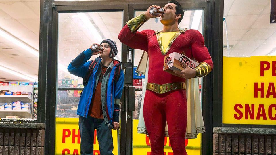 themoviedash's tweet photo. #Shazam early reviews are out and they point to something awesome.
READ: https://t.co/id080qb8lz https://t.co/3rkErXvgkT