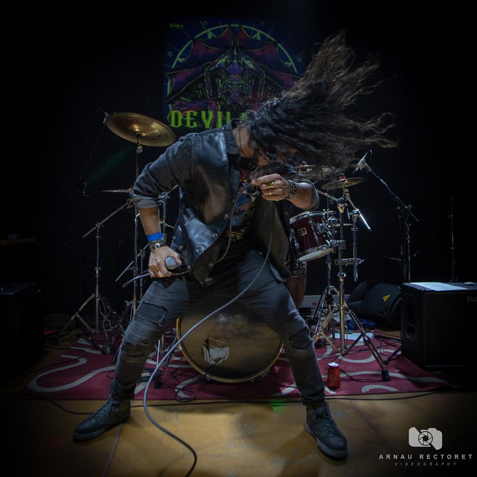 YAKANYNA1's tweet photo. Gran reportaje fotográfico de nuestro concierto en el Devilfest. Muchas gracias Fotos: Arnau Rectoret.
Parte 3. #Yakanyna #Devilfest2019 #HeavyMetal #HardRock #HRHM https://t.co/UNqlFyMGTX
