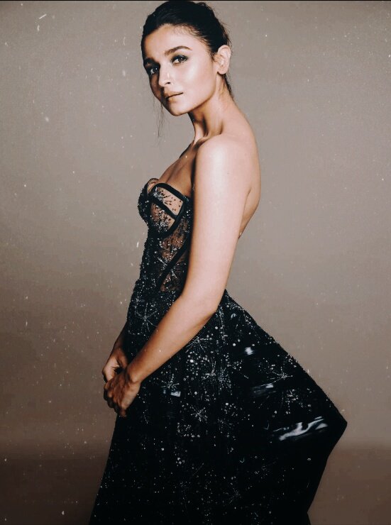 BestOfAliaa_'s tweet photo. A Queen For A Reason 💅🌹 https://t.co/2emLp5FO5n