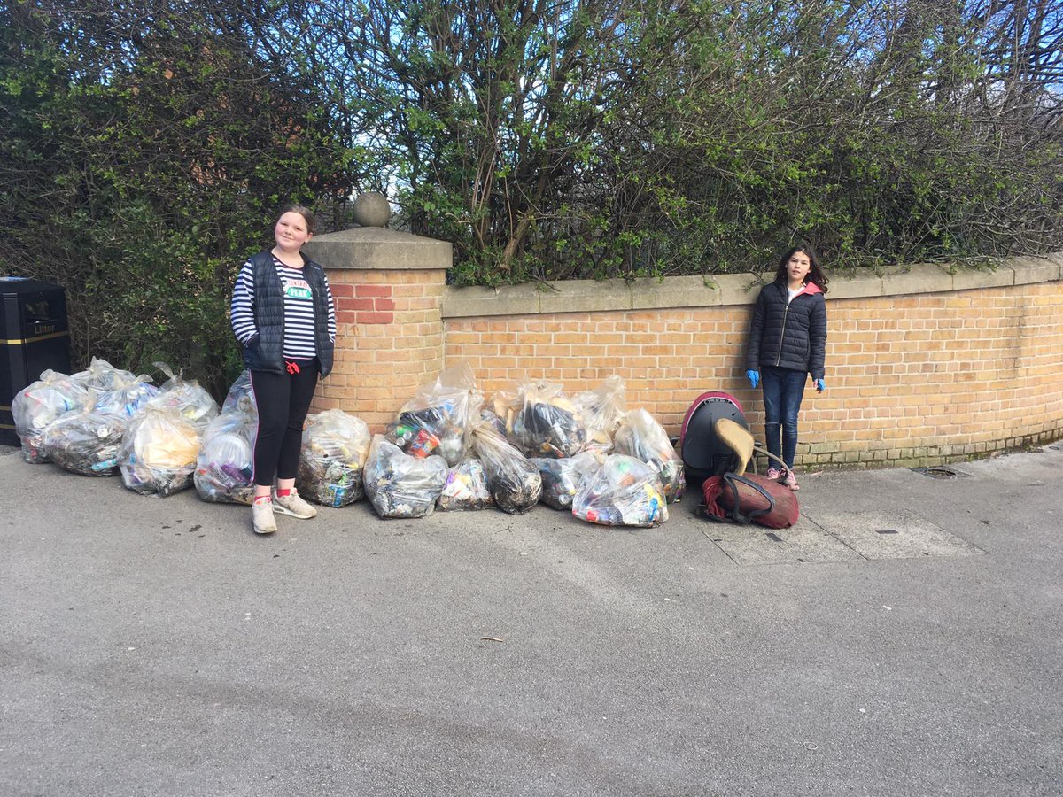 elsiespeke's tweet photo. @SheffLitterPick Brilliant haul by the group picking around @NewfieldSheff school bridge, Gleadless Valley this morning. Local community, staff and students all involved. Sorry I couldn’t be there! @NewfieldSheff https://t.co/nP0kTaBicf