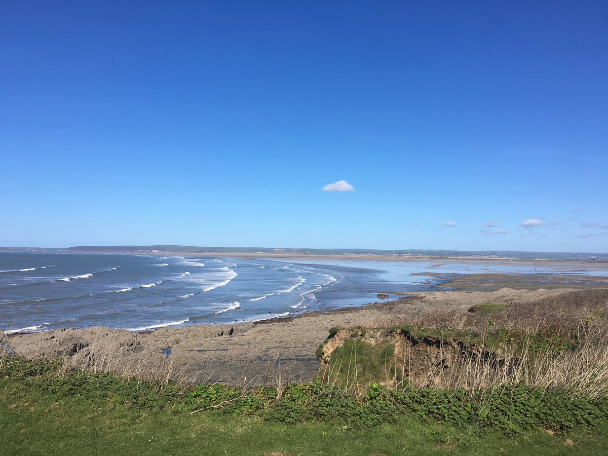 A beautiful sunny Sunday in #westwardho. Enjoyed our first #hockingsicecream of the year!  #sunnyday #clearskies #bluesky #sunsout #sea #icecream #lovelyview #dayoff #sundayfunday #lifeofanestateagent #bideford #northdevon #regencyestateagents