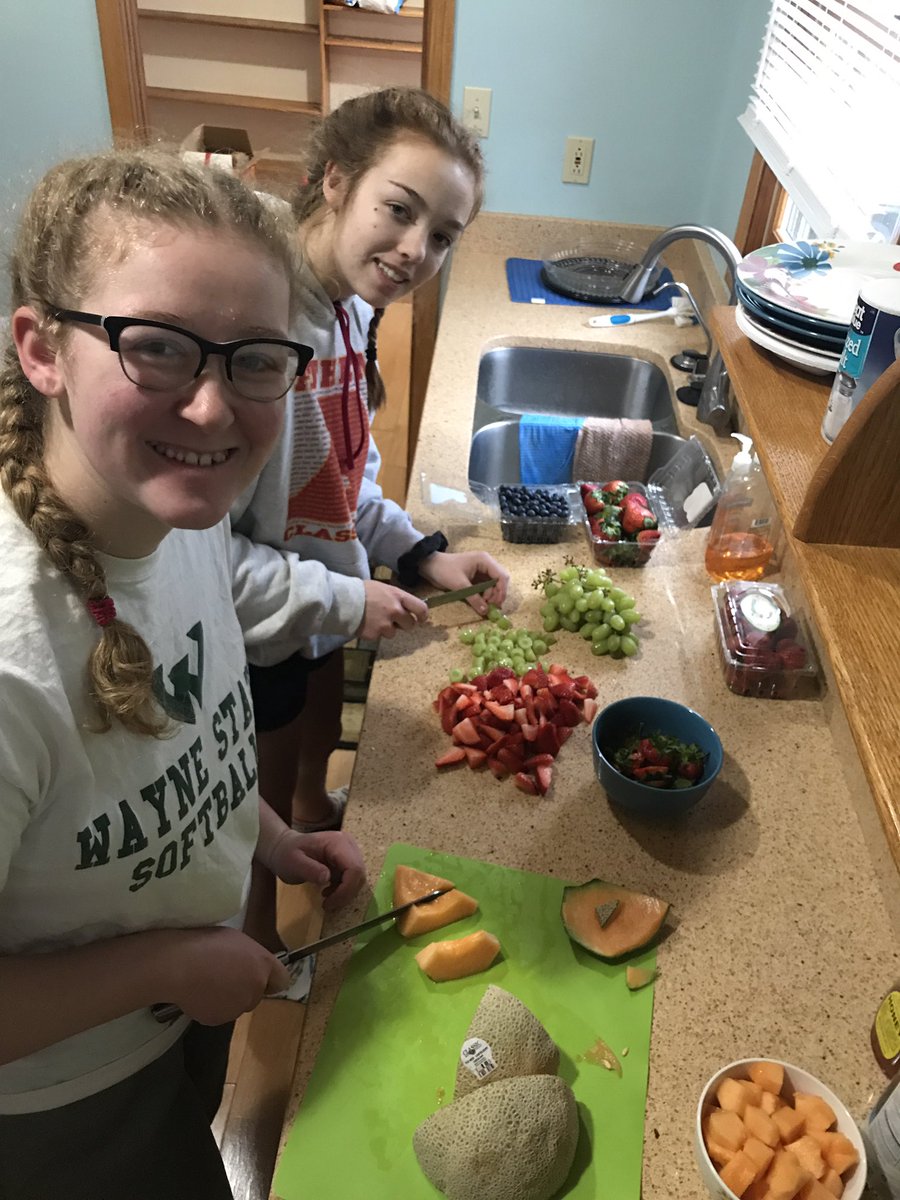 kerry_brennan4's tweet photo. Breakfast was a HIT! A perfect way to start a Sunday morning together 🥞🥓🍇🍓🥓🥞 #spf97 @softball_athens https://t.co/lXZPTyR165
