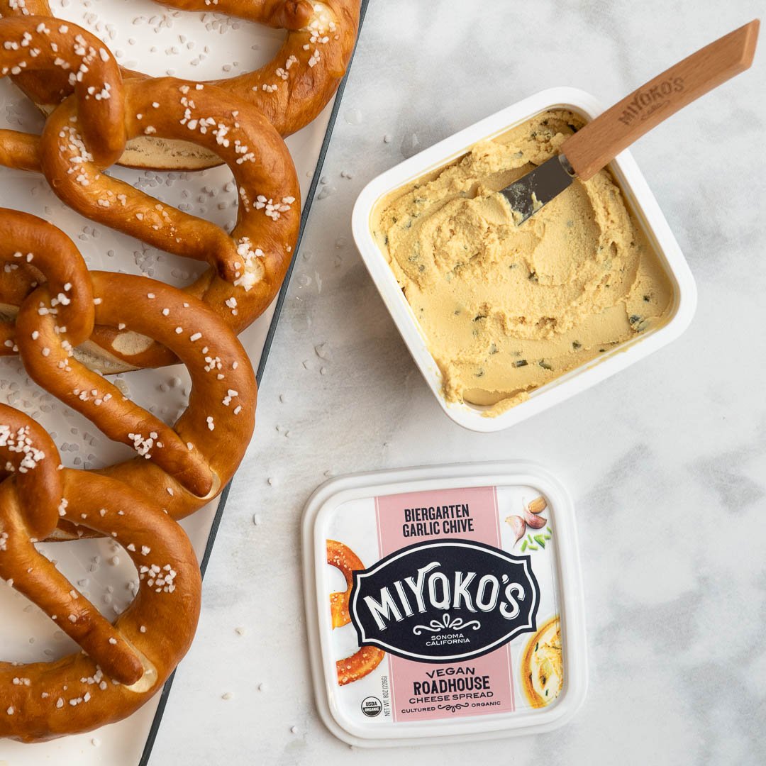 MiyokosCreamery's tweet photo. Sunday funday snacks! Biergarten Garlic Chive Roadhouse cheese and pretzels are the perfect pair made from plants. #miyokos #radicallyreal #cheese #butter #MadewithoutCows #plantbased #vegan https://t.co/BVQrsp7Q5x