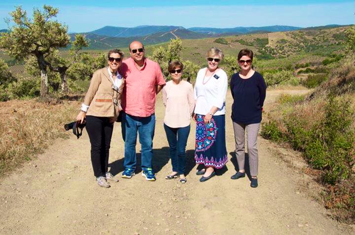 sanchezymiller's tweet image. Hemos inaugurado la #primavera en la Maravilla Rural de España: #RobledillodeGata. Donde los platos se riegan con el mejor #AOVE @DOPGataHurdes. Recordamos también nuestra visita a la magnífica finca de olivos que @oleosetin tiene en #Marchagaz.