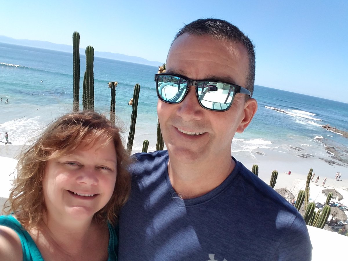 lwhite1966's tweet photo. Enjoying sunny,  beautiful Puerto Vallarta. #adventuresofabulldog @BrodnickiSchool https://t.co/R7H1yul2U5