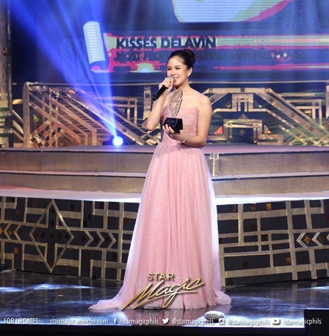 starmagicphils's tweet photo. Kisses Delavin is recognized as the Most Promising Female Star for Movies at the 50th Box Office Entertainment Awards. Congratulations Kisses! https://t.co/sMyeG53ZEI https://t.co/I7ZfvGgHBi