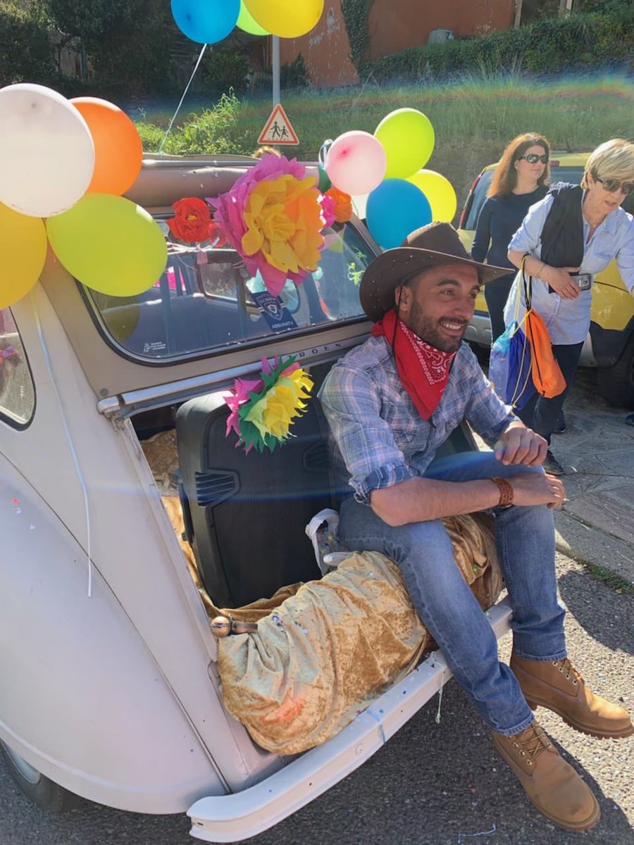 MaireVdp's tweet image. #festa di #veranu #carnaval à Ville di Pietrabugno ! Succès confirmé avec la désormais mythique 2cv Citroën de Fanfan.  Bravi zitelli 🎉