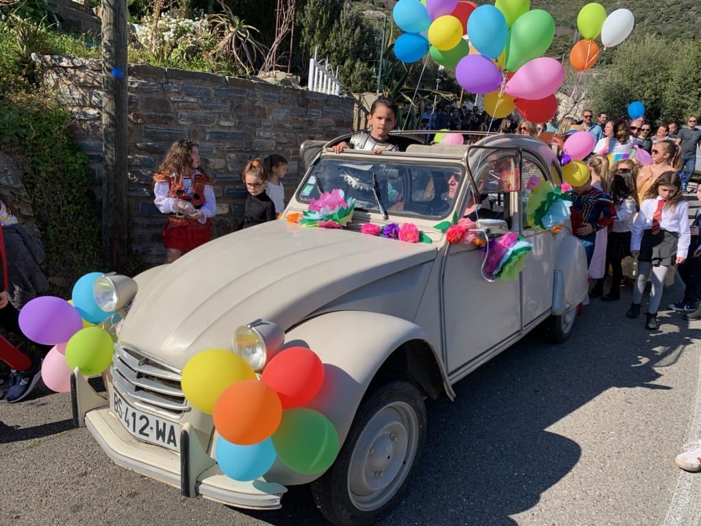 MaireVdp's tweet image. #festa di #veranu #carnaval à Ville di Pietrabugno ! Succès confirmé avec la désormais mythique 2cv Citroën de Fanfan.  Bravi zitelli 🎉