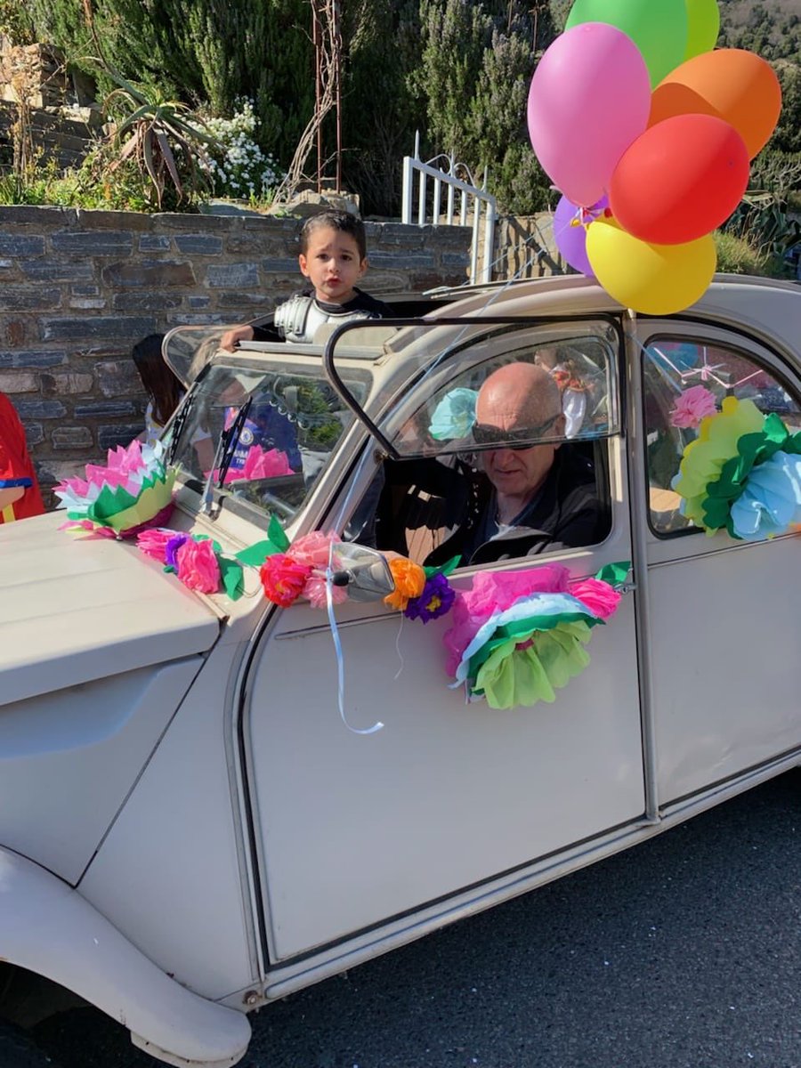 MaireVdp's tweet image. #festa di #veranu #carnaval à Ville di Pietrabugno ! Succès confirmé avec la désormais mythique 2cv Citroën de Fanfan.  Bravi zitelli 🎉