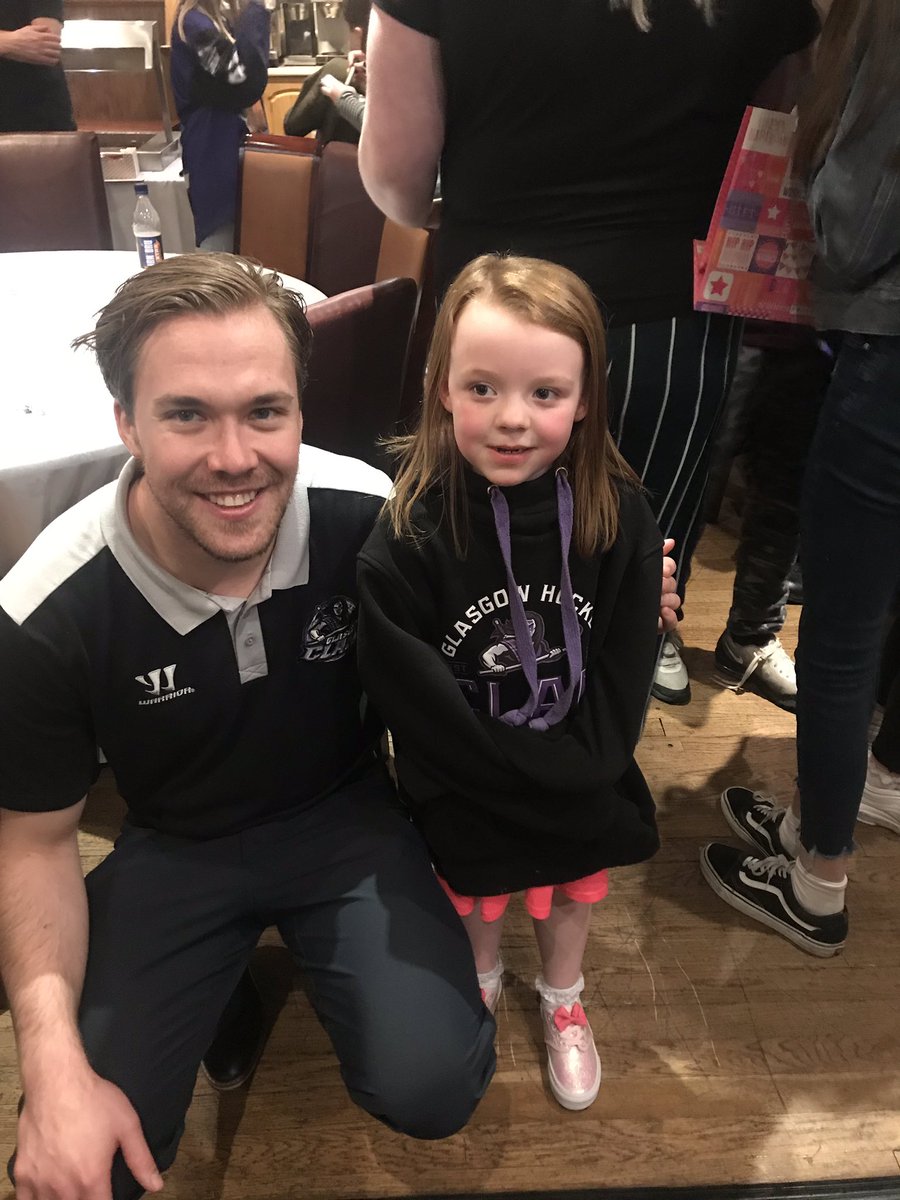 Linda__xo's tweet photo. Thanks so much to @ClanOSC for a great day at the kids awards! Aoife had a great day &amp; thanks for letting her present @Rumpz91 with his award 🏆 #AnotherGreatEvent 💜🏒 https://t.co/fQOClmFXqP