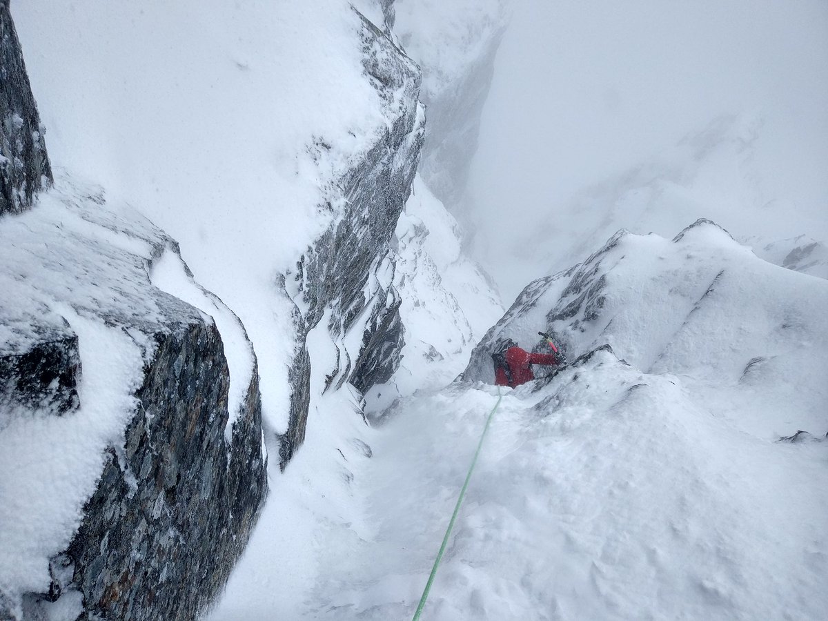 WestCoastGuides's tweet photo. Chris &amp; I enjoyed spindrift, strong winds, poor vis, good ice, poor ice, firm snow, soft snow &amp; changing plans today. It all made for a great day on Comb Gully, Ben Nevis. Working 4 @abacus_mg. 

https://t.co/UtWX2vIlFW

@lowealpine @the_AMI #scotwinter @Trollclimbing #bennevis https://t.co/WAePIdD9lV