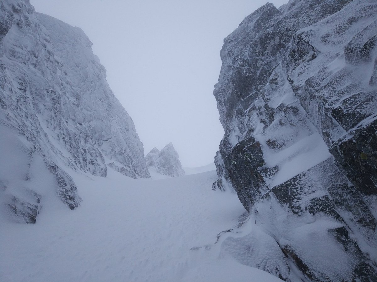 WestCoastGuides's tweet photo. Chris &amp; I enjoyed spindrift, strong winds, poor vis, good ice, poor ice, firm snow, soft snow &amp; changing plans today. It all made for a great day on Comb Gully, Ben Nevis. Working 4 @abacus_mg. 

https://t.co/UtWX2vIlFW

@lowealpine @the_AMI #scotwinter @Trollclimbing #bennevis https://t.co/WAePIdD9lV