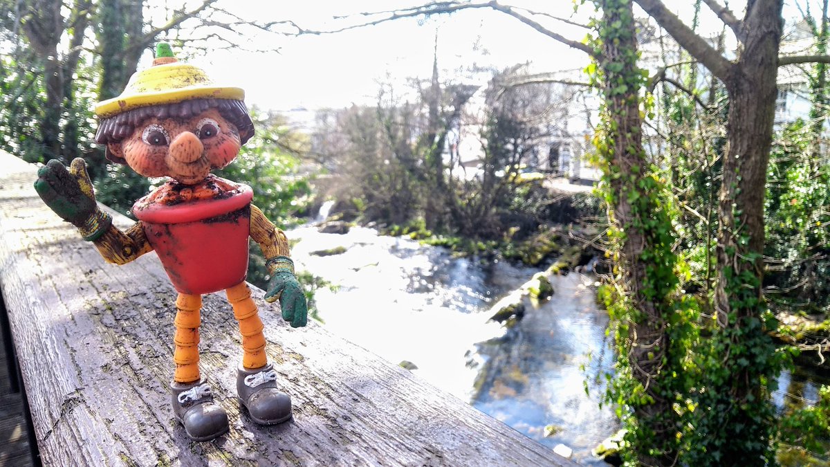 PFIvybridge's tweet photo. @sascampaigns #BigSpringRiverClean #PlasticFreeCommunities #BrandSurvey #Ivybridge Nothing like starting the day with a couple of hours wandering the riverbank and removing >13 bags of waste. Thank You, Ivybridge. @IvybridgeTC @SouthHams_DC @imag_tweets @NewsSouthHams https://t.co/qfoqyWCp8w