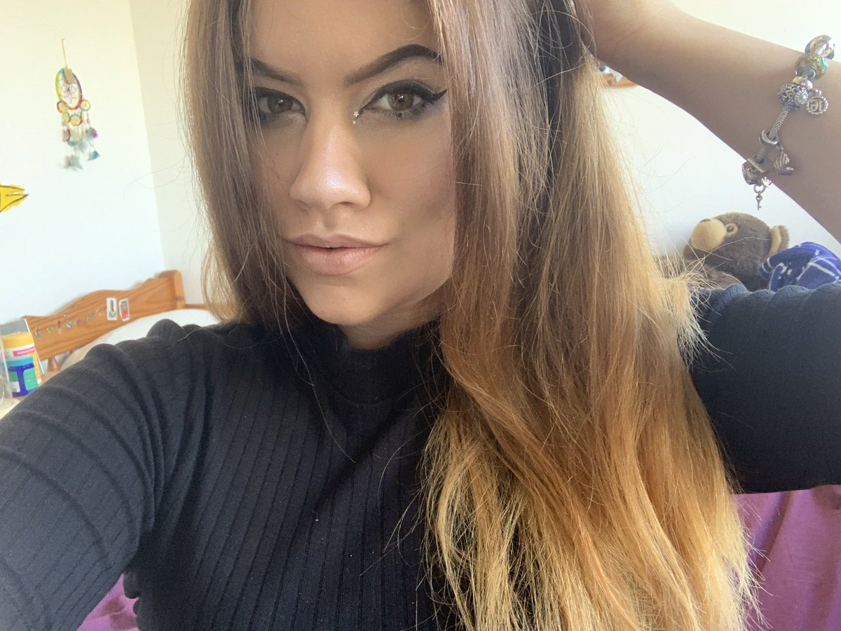 sofartandcomics's tweet image. Where are my #LGBTQsquad from? I was born in London but I’m 1/2 🇮🇹 1/4 Swedish 🇸🇪 &amp;amp; 1/4 Sri Lankan 🇱🇰