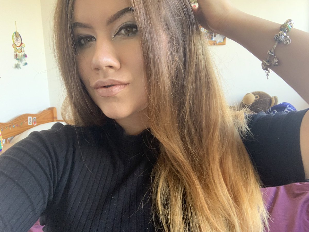 sofartandcomics's tweet image. Where are my #LGBTQsquad from? I was born in London but I’m 1/2 🇮🇹 1/4 Swedish 🇸🇪 &amp;amp; 1/4 Sri Lankan 🇱🇰