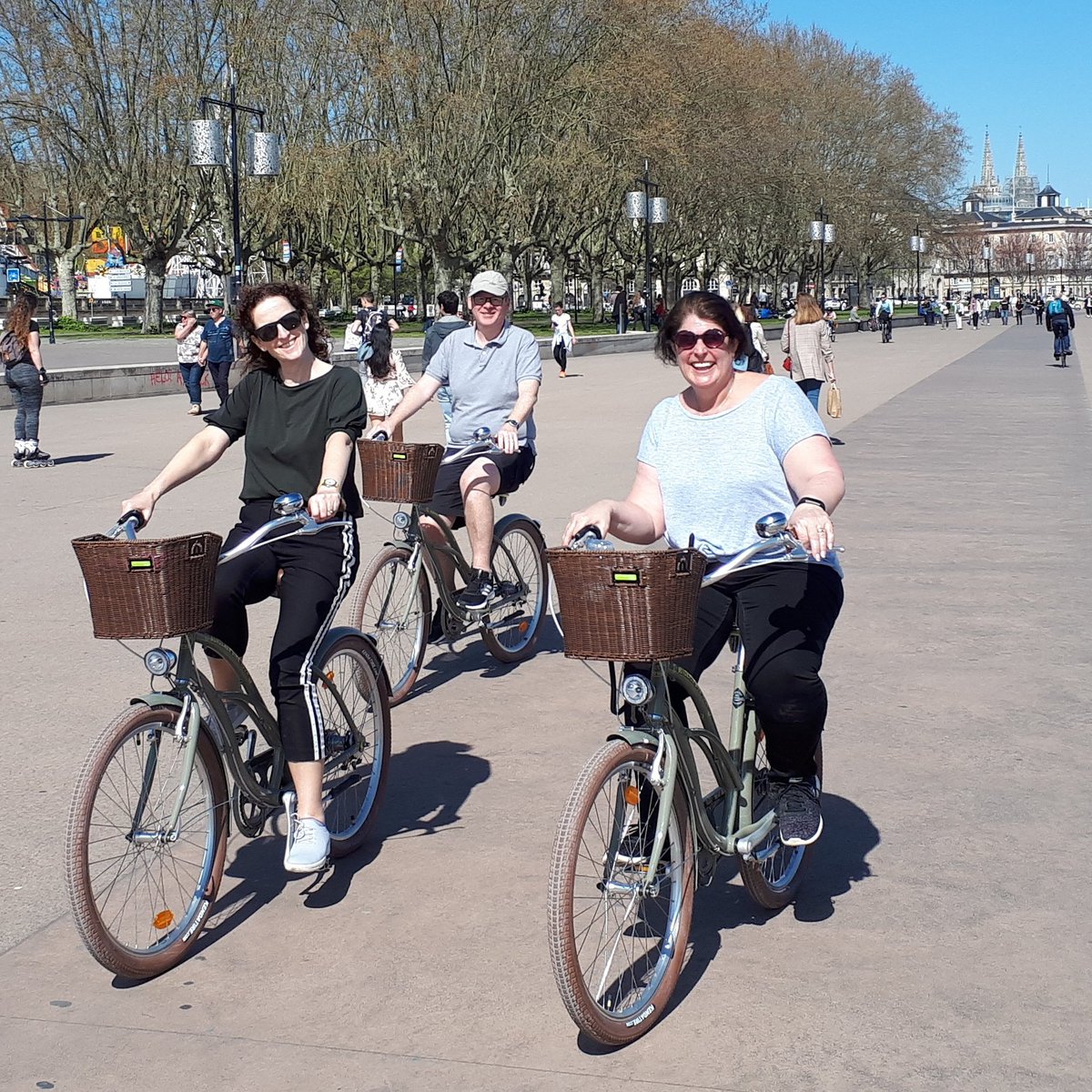Bdxbiketour's tweet photo. Amazing weather in Bordeaux ☀️23° perfect for a great ride 🚴♂️👍
#GreatWeather #NiceTour #BestTeam 🏴 https://t.co/3bWIrklNNV