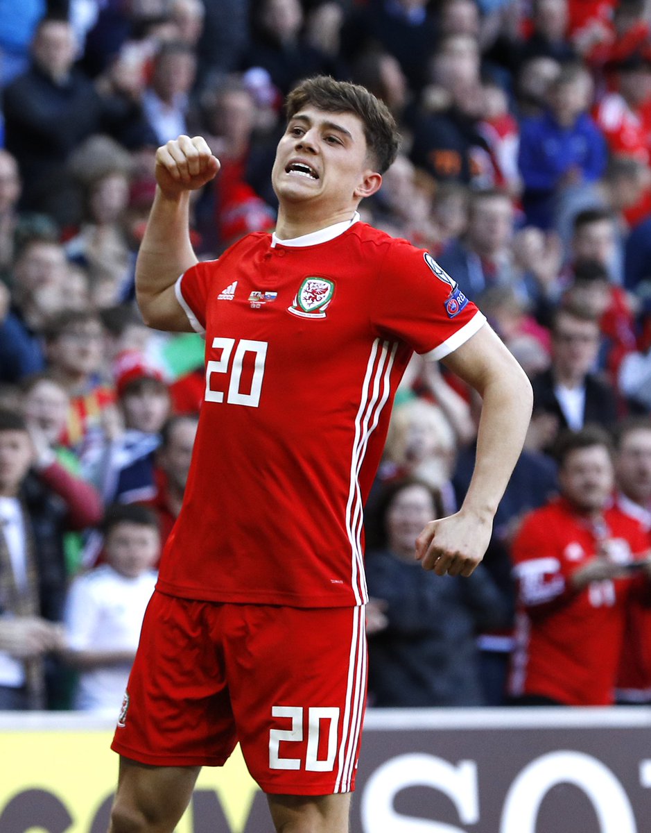 SwansOfficial's tweet photo. 💥⚽️ @Daniel_James_97 doing his nation proud...🙌💪

5⃣ minutes.
1⃣ st competitive start.
1⃣ st @Cymru goal.

🏴󠁧󠁢��󠁬󠁳󠁿 Da iawn, #DJ20. 👏 https://t.co/9lBevcyJFM