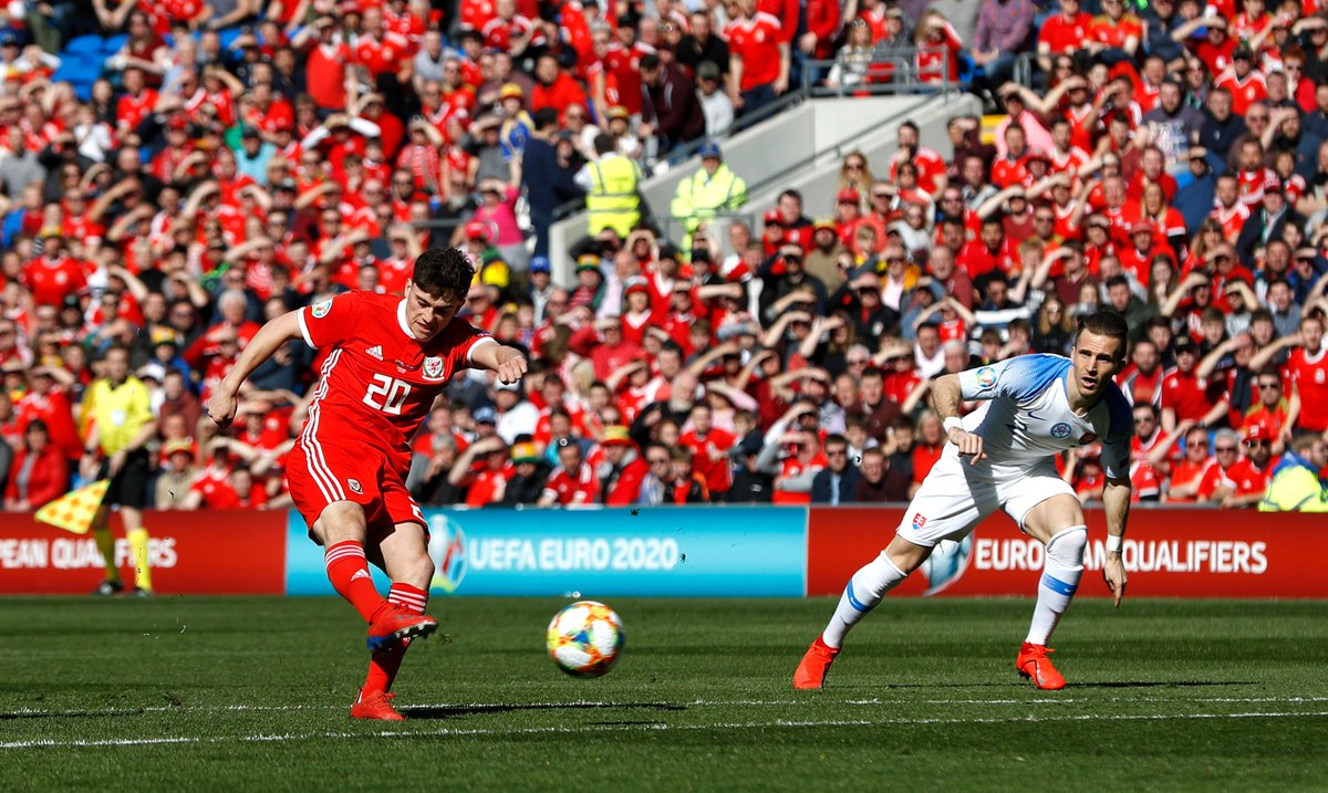 SwansOfficial's tweet photo. 💥⚽️ @Daniel_James_97 doing his nation proud...🙌💪

5⃣ minutes.
1⃣ st competitive start.
1⃣ st @Cymru goal.

🏴󠁧󠁢��󠁬󠁳󠁿 Da iawn, #DJ20. 👏 https://t.co/9lBevcyJFM