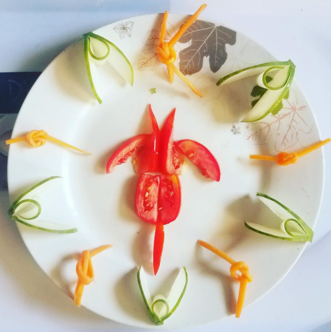 fruitastic_ed's tweet photo. Food 🍅🍁🍃 Art *#chefholu* Made from Carrots, tomato and Cucumber.  [Tomato butterfly, Cucumber flowers &amp; Carrot leafs &amp; knots]
@chefholu
@Olawalethomiwa
@Iamlekelee50
#foodganishing #Foodies #chefholu #foodart #culinaryart #fruitieworld #fruitastic #fruitdecoration #chefkhan https://t.co/0SK28srePu