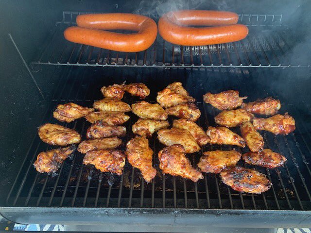 hayes_jamar's tweet photo. Surprised the team by smoking some sausage and wings with hamburgers. Thanks for all you do!! https://t.co/rEY2TPza5A