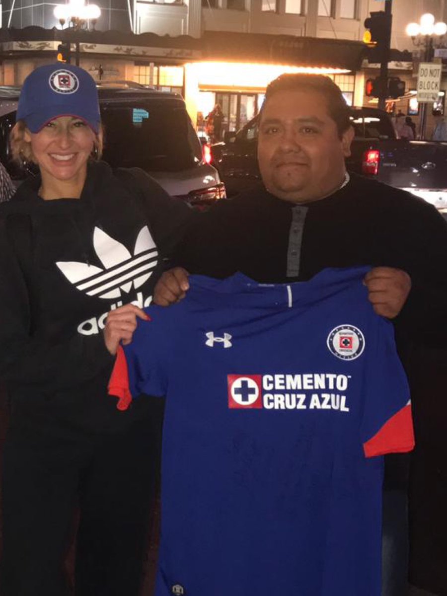 reyes86_m's tweet photo. I got to meet one of the most beautiful, humble and down to earth person ever. @jenisummersLLC 😍😍😍. Still can’t believe it. #88 #teamjeni https://t.co/5GS8pRoIck