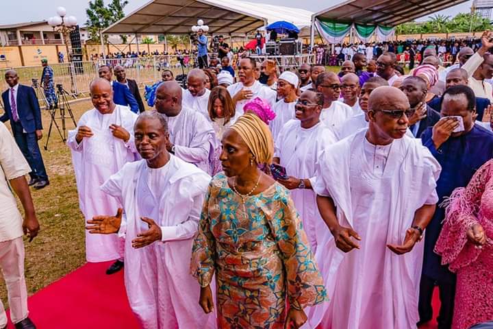 deraufs's tweet image. Governor Emeritus of Osun @raufaregbesola, Oyo state Governor @AAAjimobi and  @SenatorAkpabio attends a Thanksgiving Service in honor of the people's VP @ProfOsinbajo at his hometown Ikenne, Ogun State. 

#NextLevelConfirmed 

📸Tolani Alli