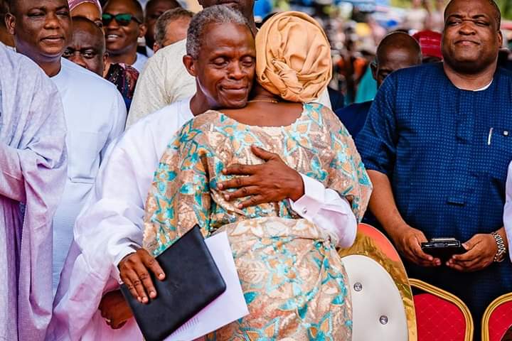 deraufs's tweet image. Governor Emeritus of Osun @raufaregbesola, Oyo state Governor @AAAjimobi and  @SenatorAkpabio attends a Thanksgiving Service in honor of the people's VP @ProfOsinbajo at his hometown Ikenne, Ogun State. 

#NextLevelConfirmed 

📸Tolani Alli